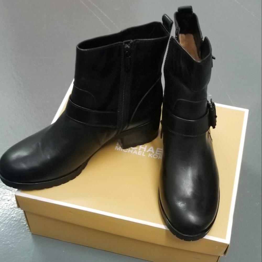 NWB Michael by Michael Kors Lace up Black Leather Booties sz 10M